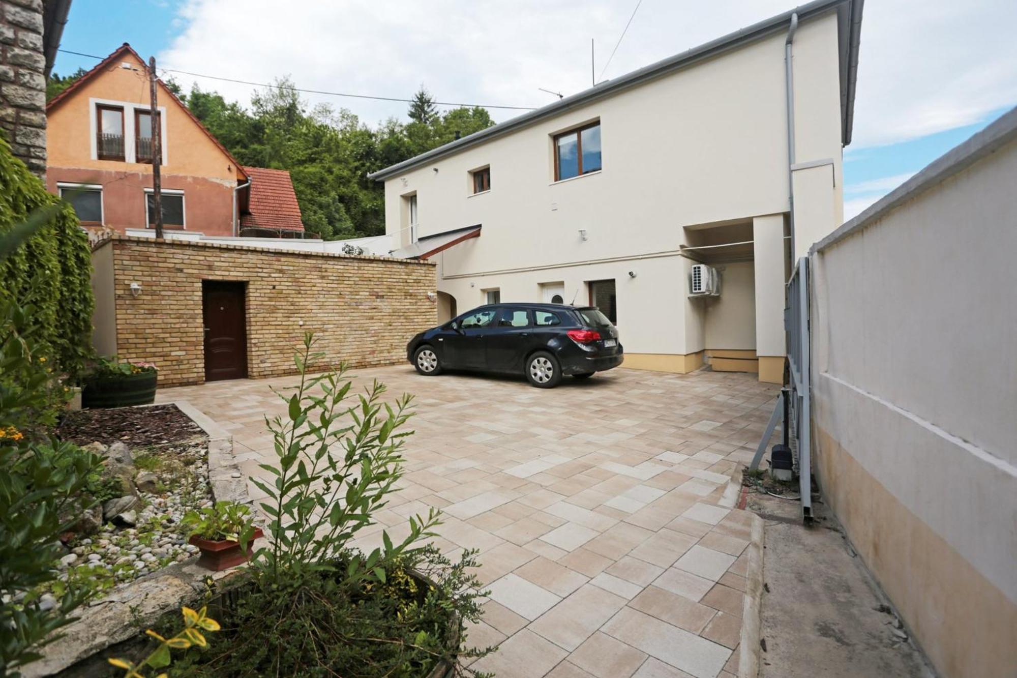 Jokai 19 Vendeghaz Apartment Veszprém Екстериор снимка