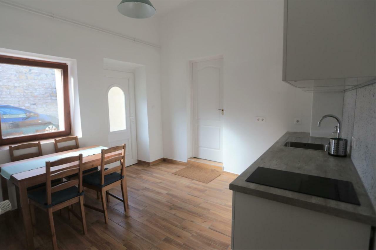Jokai 19 Vendeghaz Apartment Veszprém Екстериор снимка