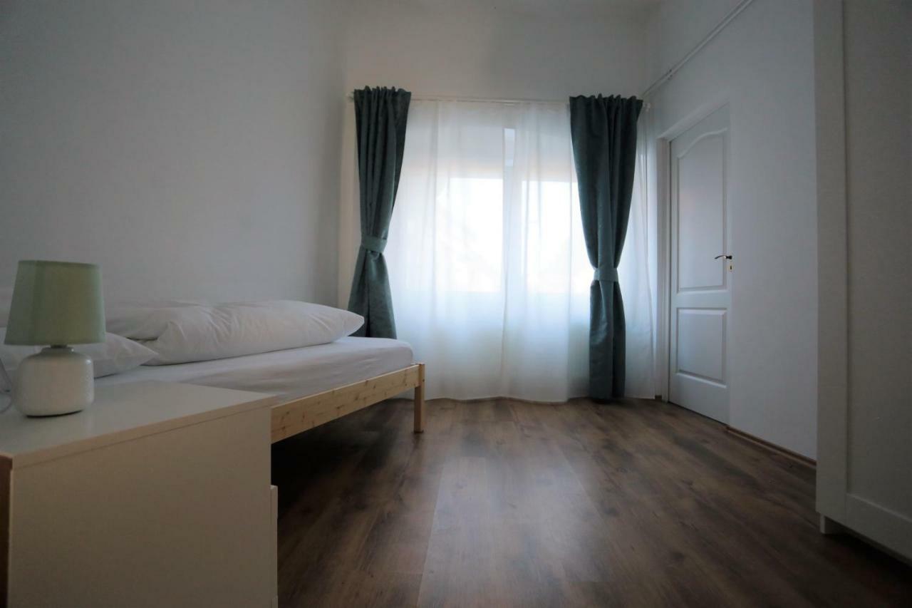 Jokai 19 Vendeghaz Apartment Veszprém Екстериор снимка