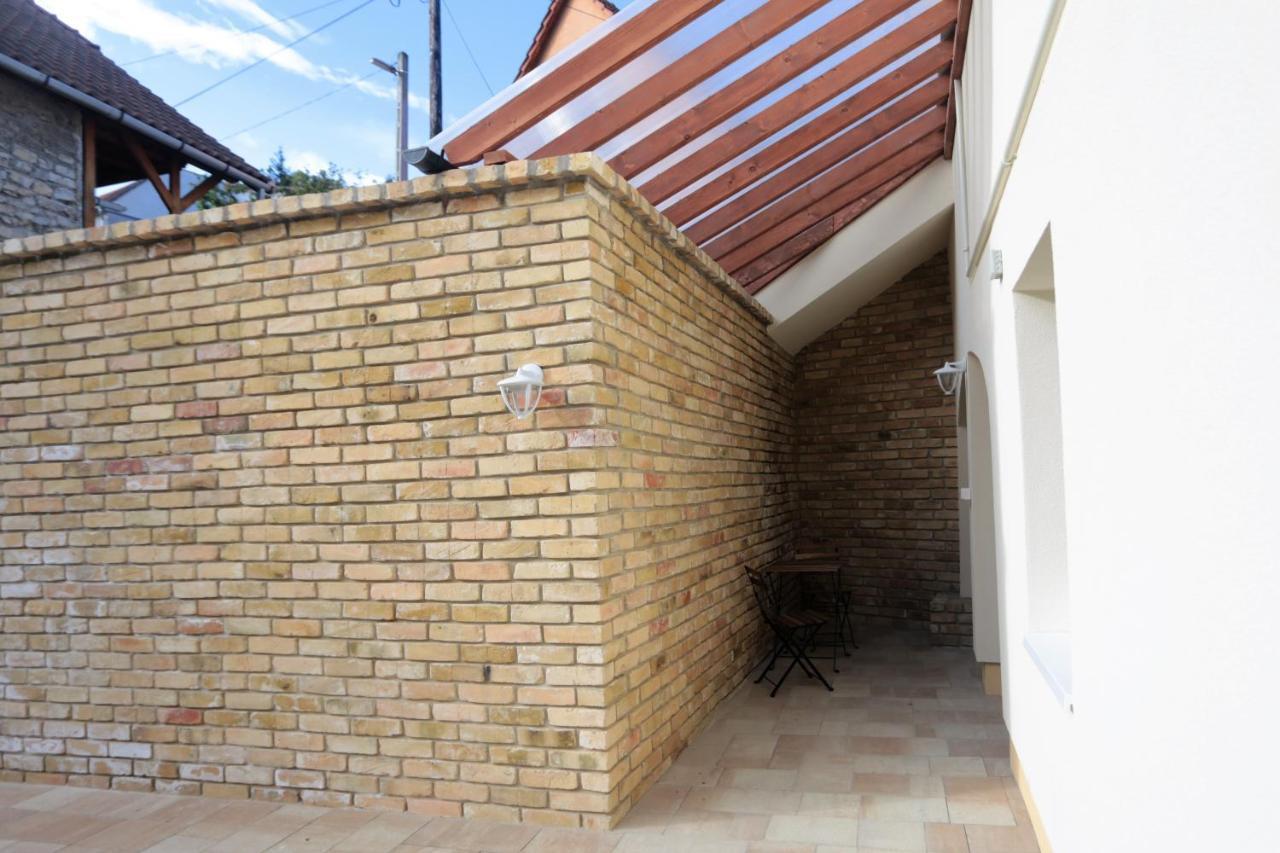 Jokai 19 Vendeghaz Apartment Veszprém Екстериор снимка